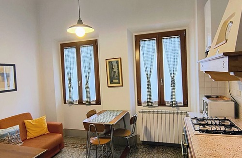 San Frediano Apartment | Dimora Pieri - Davanzati Apartment, historic building in the old center with lift and terrace/balcony