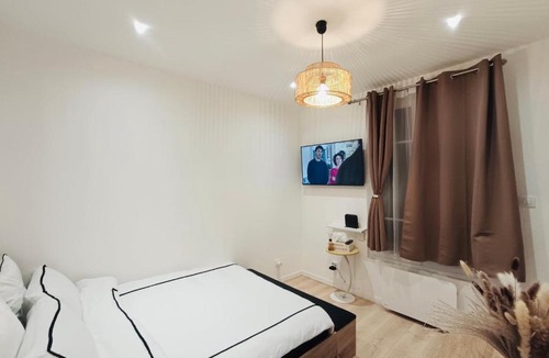 Bois-Colombes Apartment | Dinas home