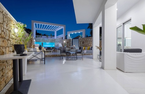 Varvara Villa | Dion Villa - Pool & Jacuzzi - Sleeps 4 - Zakynthos