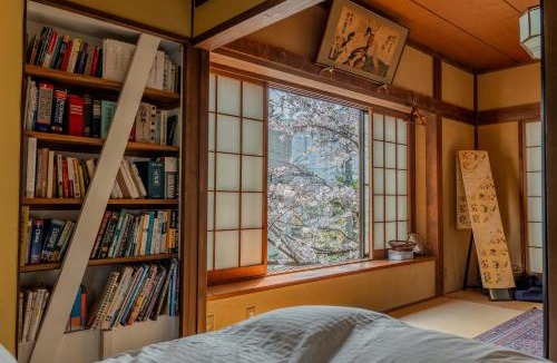 Ota Ski Chalet | Diplomat House very close to JR Station