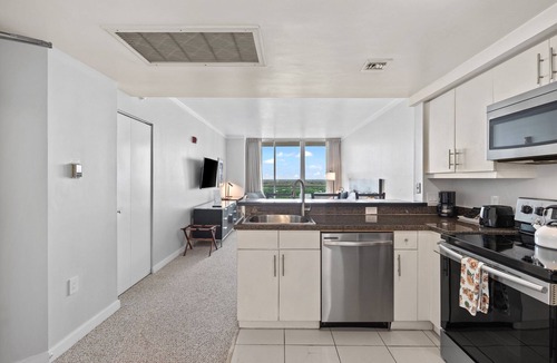 Coconut Grove Hotel | Direct Bay View Studios with Balcony & Kitchen at Coconut Grove Condo Hotel