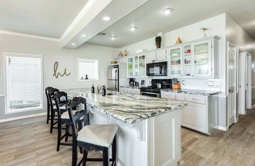 Surfside Beach Apartment | Direct Beach Access Spacious Coastal Retreat