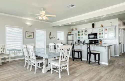 Surfside Beach Apartment | Direct Beach Access Spacious Coastal Retreat