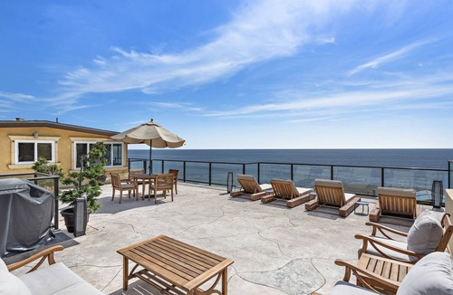 Laguna Beach Condo | Direct Beach access/Ocean View Performing Arts Haven