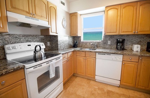 Mid Beach Hotel | Direct Beach Access, On-site Pool | Near Downtown Miami!