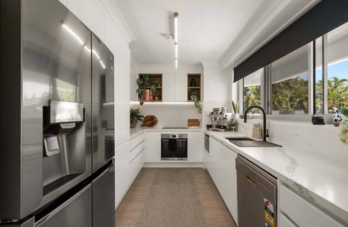 Burleigh Heads Apartment | Direct Beachfront Location!