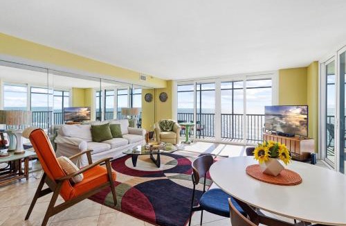 Madeira Beach Apartment | Direct Beachfront Unit - Shores of Madeira #505