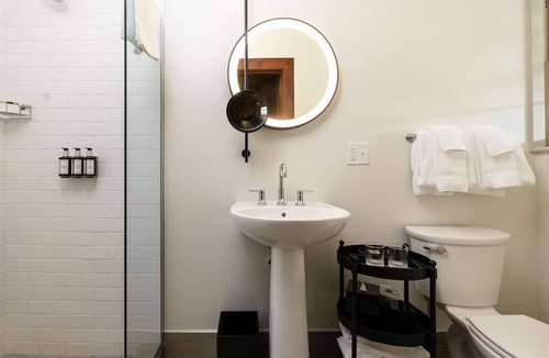 Waynesville Hotel | Direct Golf Access | Pool, Fitness Center & Dining