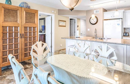 Scenic Gulf Drive Condo | Direct Gulf Front + Pet Friendly Daily Beach Chairs Maravilla