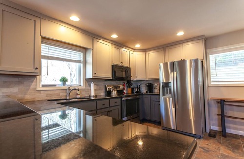 Topton House | Direct Lakefront 5BR/4B Spectacular Mt & Lake front Views - Satellite and Wifi