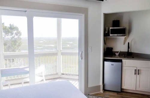 St. Simons Island Apartment | Direct Marshlands Views + Golf. Pool. Restaurant.