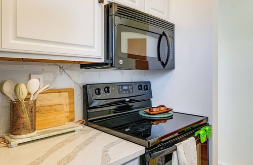 North Capitol Street Condo | Direct Metro Access! Modern Walkable NW DC Condo