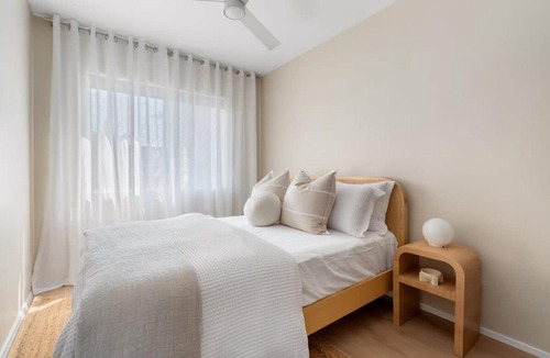 Redcliffe Apartment | Direct Ocean Front Apartment