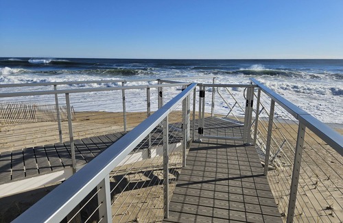 Salisbury House | Direct Ocean Front Salisbury Beach South Side Step out onto sand!