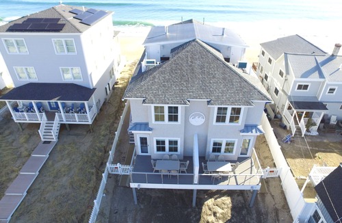 Salisbury House | Direct Ocean Front Salisbury Beach South Side Step out onto sand!