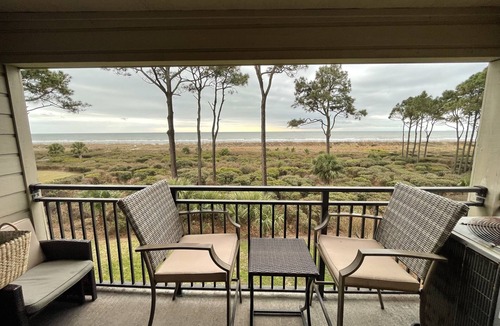 Hilton Head Island Condo | Direct Oceanfront, Private Balcony, WIFI, King bed, walk-in-shower, central air