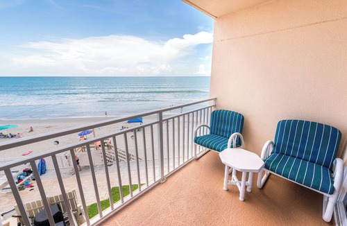 Satellite Beach Condo | Direct Oceanfront 2BR Condo w/Balcony at Paradise Beach Club, Unit 339