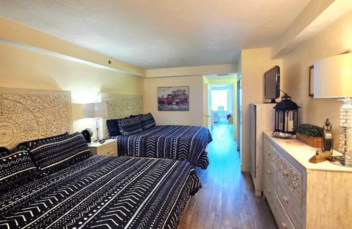 Ortona Park Apartment | Direct Oceanfront 1 bedroom w/kitchen & balcony