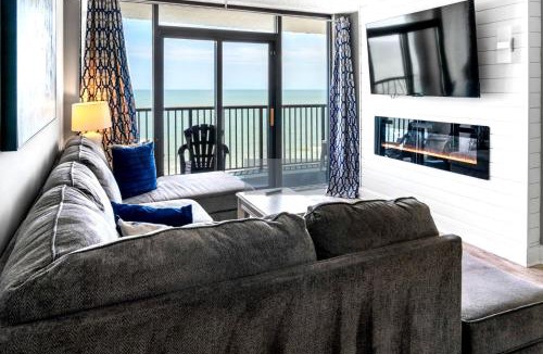 Myrtle Beach House | Direct Oceanfront 3 bedroom Condo - Compass Cove North Tower 1020