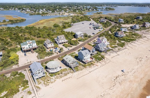 Charlestown Cabin | Direct Oceanfront on Charleston Beach!