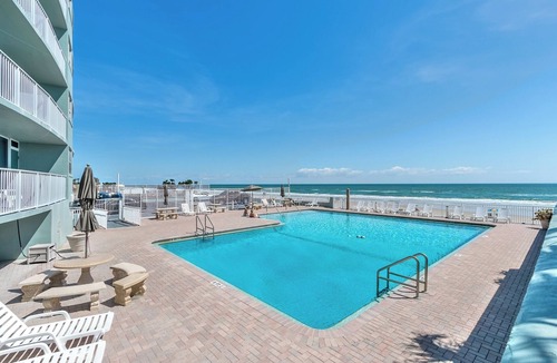 Seabreeze Historic District Apartment | Direct Oceanfront Condo - Amazing View and Soothing Breeze