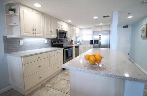 Ormond-by-the-Sea Condo | Direct Oceanfront. Best Views and Location. Balcony. Pool. Beach Gear.