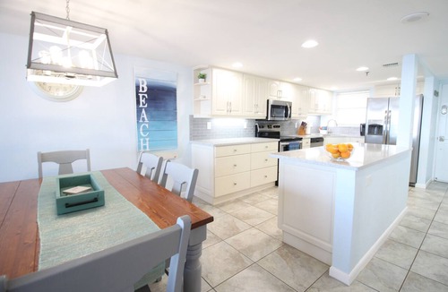 Ormond-by-the-Sea Condo | Direct Oceanfront. Best Views and Location. Balcony. Pool. Beach Gear.