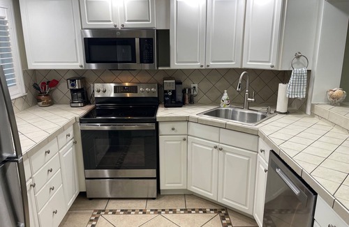 Crescent Beach Condo | Direct Oceanview Premium Flat with 2 Bed/2 Bath +Murphy Bed. Just Renovated!