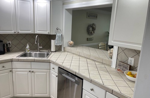 Crescent Beach Condo | Direct Oceanview Premium Flat with 2 Bed/2 Bath +Murphy Bed. Just Renovated!