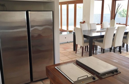 North Fremantle Villa | DIRECT ON RIVER-FRONT! - ARCHITECTURAL VILLA - PLUS 3 MIN WALK TO BEACH!