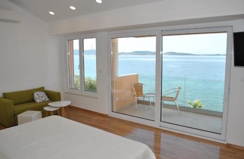 Bibinje Villa | Direct Seafront Villa
