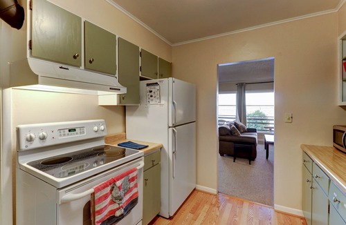 Bainbridge Island House | Direct waterfront - welcoming home with fireplace, full kitchen & furnished deck