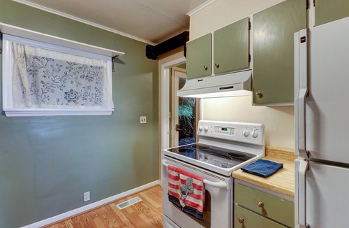 Bainbridge Island House | Direct waterfront - welcoming home with fireplace, full kitchen & furnished deck