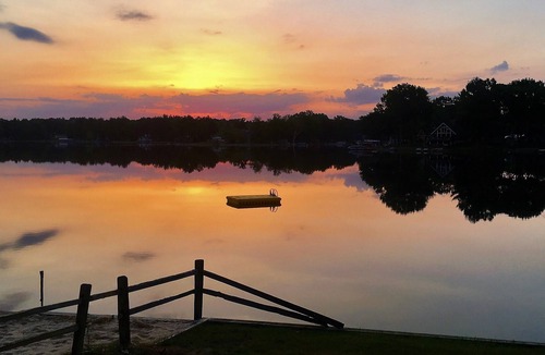 Silver Lake Cottage | Direct Waterfront 4 Bedroom / 2 Bath Great For Multi-Family Vacations!