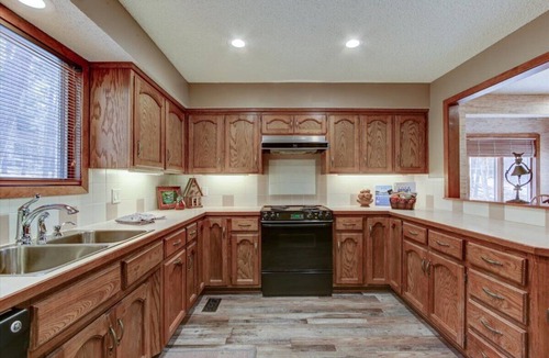 Mount Ida Condo | DIRECT WATERFRONT-Walk to Lake from DECK:Sleeps 11 Hosted by LOVR