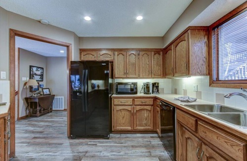 Mount Ida Condo | DIRECT WATERFRONT-Walk to Lake from DECK:Sleeps 11 Hosted by LOVR