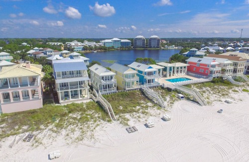 Sunnyside House | DIRECTLY ON THE BEACH - GORGEOUS VIEWS