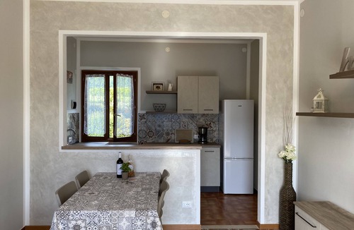 Idro Apartment | DIRECTLY ON THE BEACH/SEE, apartment for up to 4 people, pool and garden