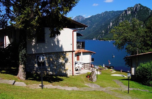 Idro Apartment | Directly on the lake with panoramic views