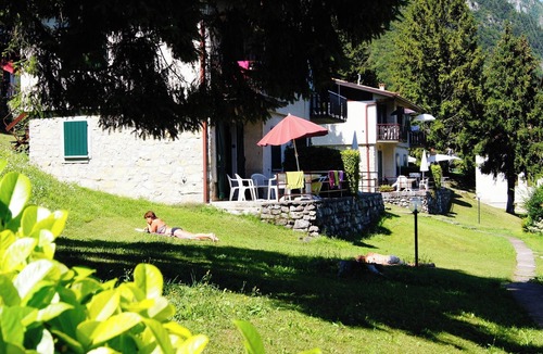 Idro Apartment | Directly on the lake with panoramic views