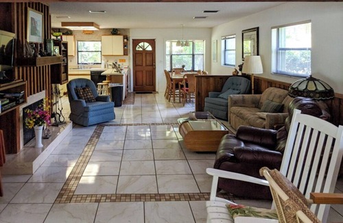 Dunnellon House | Directly on the Rainbow River/Multi-Night Discounts/Off Season Comp Days