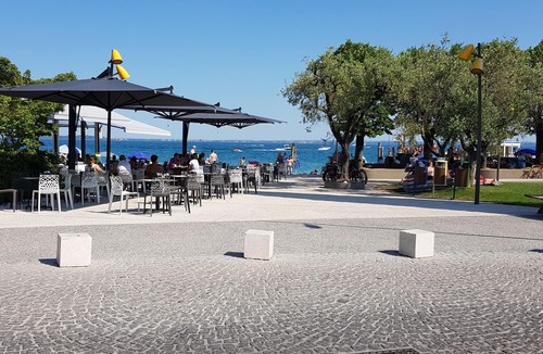 Moniga del Garda Apartment | Direttamente Sulla Spiaggia, Vista Lago Impareggiabile