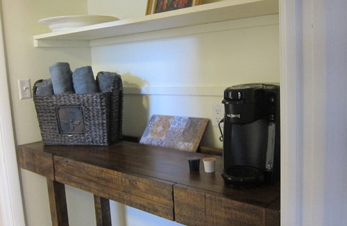 Delray Beach Condo | DISC Premier 1 BR KING, Exceptional. APR-NOV deals; Pool, Ave/Beaches Walkable