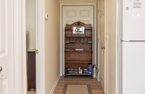 Naples Apartment | Discount!Charming 1BR Suite, Minutes from Skiing, Hiking, Wren's Roost