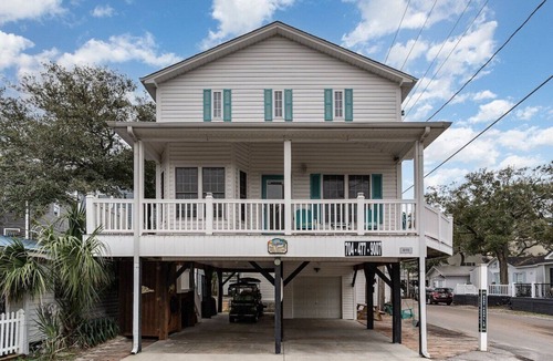 Surfside Beach House | DISCOUNTED: JULY 4-11 NOW AVAILABLE*SPACIOUS 4 BDM, CLOSE TO OCEAN, LINENS 🌊