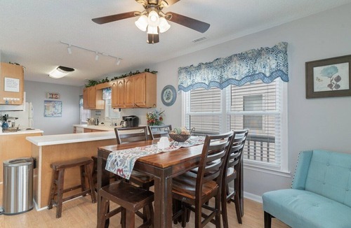 Surfside Beach House | 🌞 DISCOUNTED JUNE 27- JULY 4! OCEANVIEW* 2 GOLF CARTS* LINENS🌊