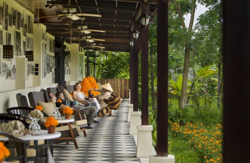 Buahan Resort | Discover a Luxury Jungle Experience .