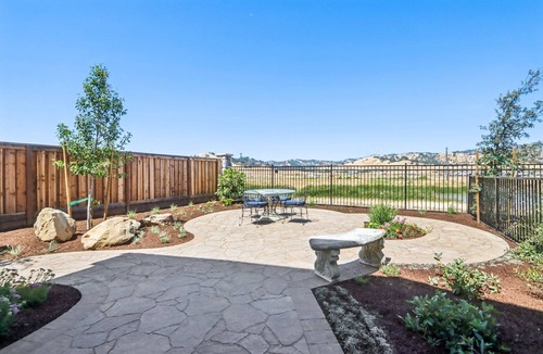 Vacaville House | Discover a peaceful retreat tucked between Vacaville and Fairfield, California.