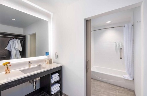 Central Area Hotel | Discover a Relaxing Space Near Local Attractions & Dinings | Paid Parking Onsite