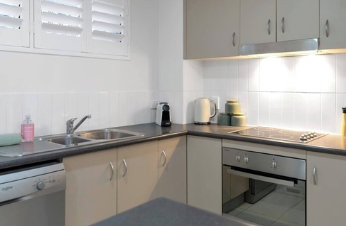 Parramatta Park Apartment | Discover a Stylish and Tranquil Haven by the Pool